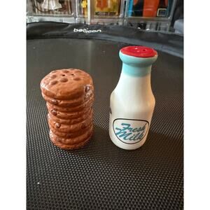Milk and Cookies Ceramic Salt and Pepper Shaker, NWOT